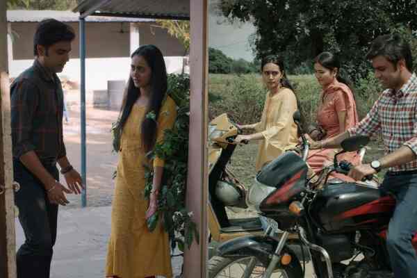 Panchayat 2 clip: Witness some of the delightful moments in Abhishek-Rinku’s love story