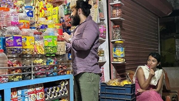 Yash buys Radhika Pandit an ice candy; netizens can’t get enough of Rocking couple’s simplicity