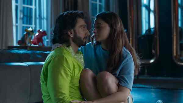 Rocky Aur Rani Kii Prem Kahaani deleted scene: Watch Ranveer Singh and Alia Bhatt's emotional turning point right before Ve Kamleya song