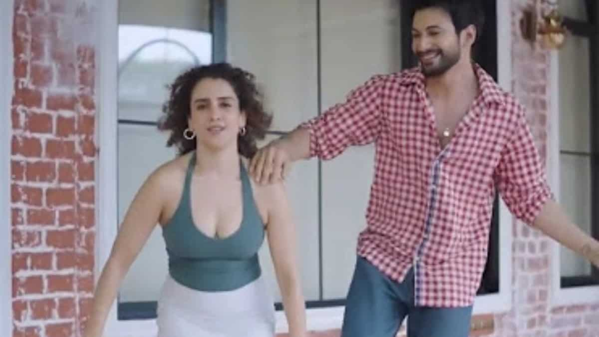 https://www.mobilemasala.com/movies/Varun-Dhawan-introduces-Sanya-Malhotra-and-Rohit-Saraf-to-Sunny-Sanskari-Ki-Tulsi-Kumari-Maniesh-Paul-joins-in-too-i295624