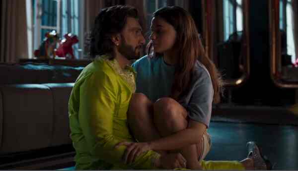 Rocky Aur Rani Kii Prem Kahaani song Ve Kamleya: Alia Bhatt and Ranveer Singh's heartfelt track brings the real struggle of a love story