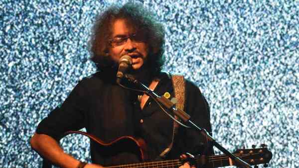 Ekla Ghor uproar: Rupam Islam keeps silent as netizens fight over his songs