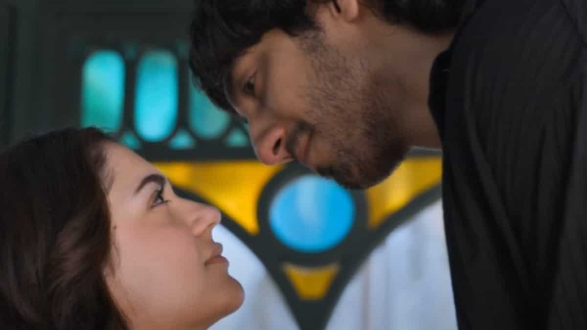 https://www.mobilemasala.com/movie-review/Saiyara-Trailer-Reaction-Netizens-Want-Ha-Pandya-Anit-Curtime-Movie-to-Bay-Called-Assy-i388326