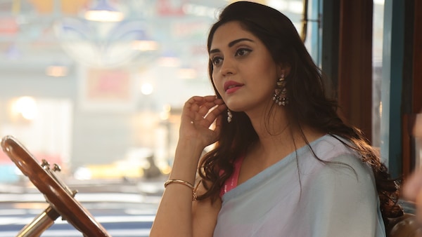 Surbhi in a still from the song Shuruvagide from Sakath