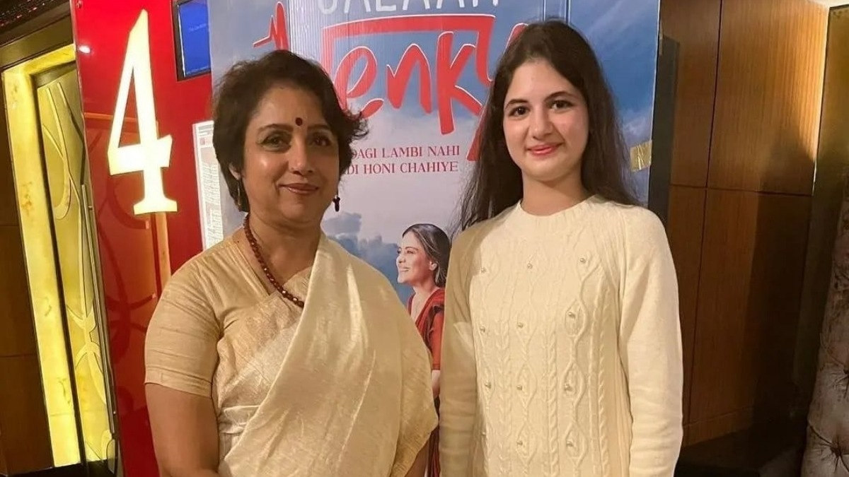 Bajrangi Bhaijaan star Harshali Malhotra, now all grown up, makes a splash at the Salaam Venky screening; see pics