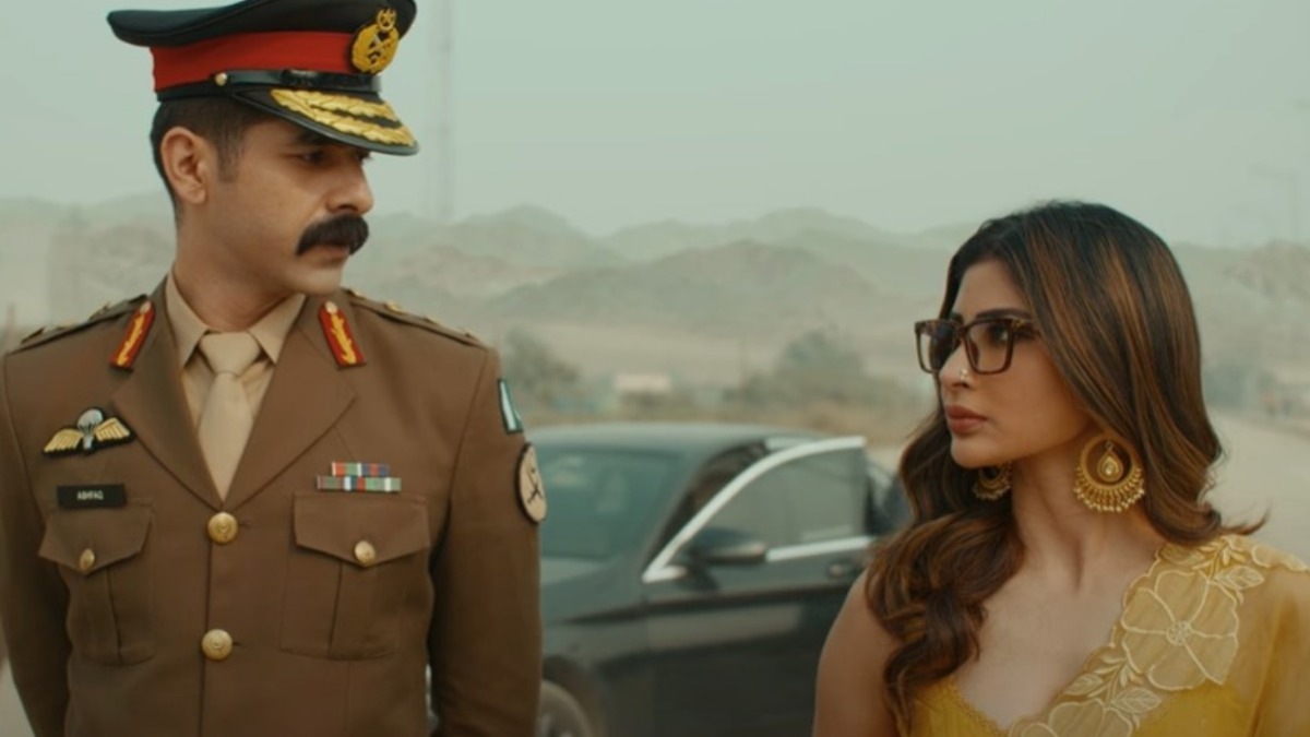 Salakaar trailer: Mouni Roy and her AI glasses are power itself