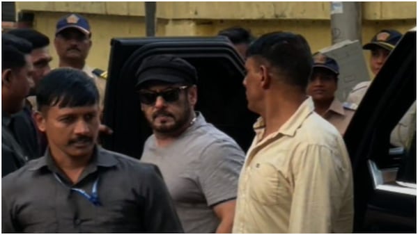 Salman Khan steps out to vote in Maharashtra elections amid death threats; arrives with heavy security | PICS