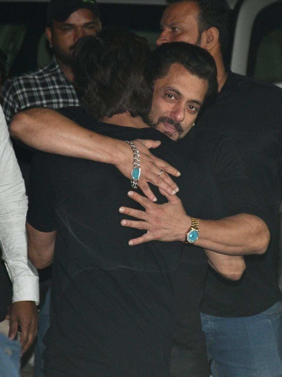 Salman Khan's birthday LIVE updates: Shah Rukh Khan attends Salman Khan's  57th birthday bash, Katrina Kaif wishes the superstar