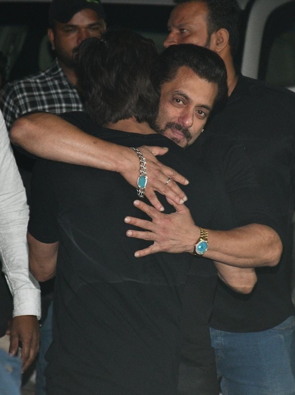 Salman Khan and Shah Rukh Khan hug each other (Courtesy: Manav Manglani)