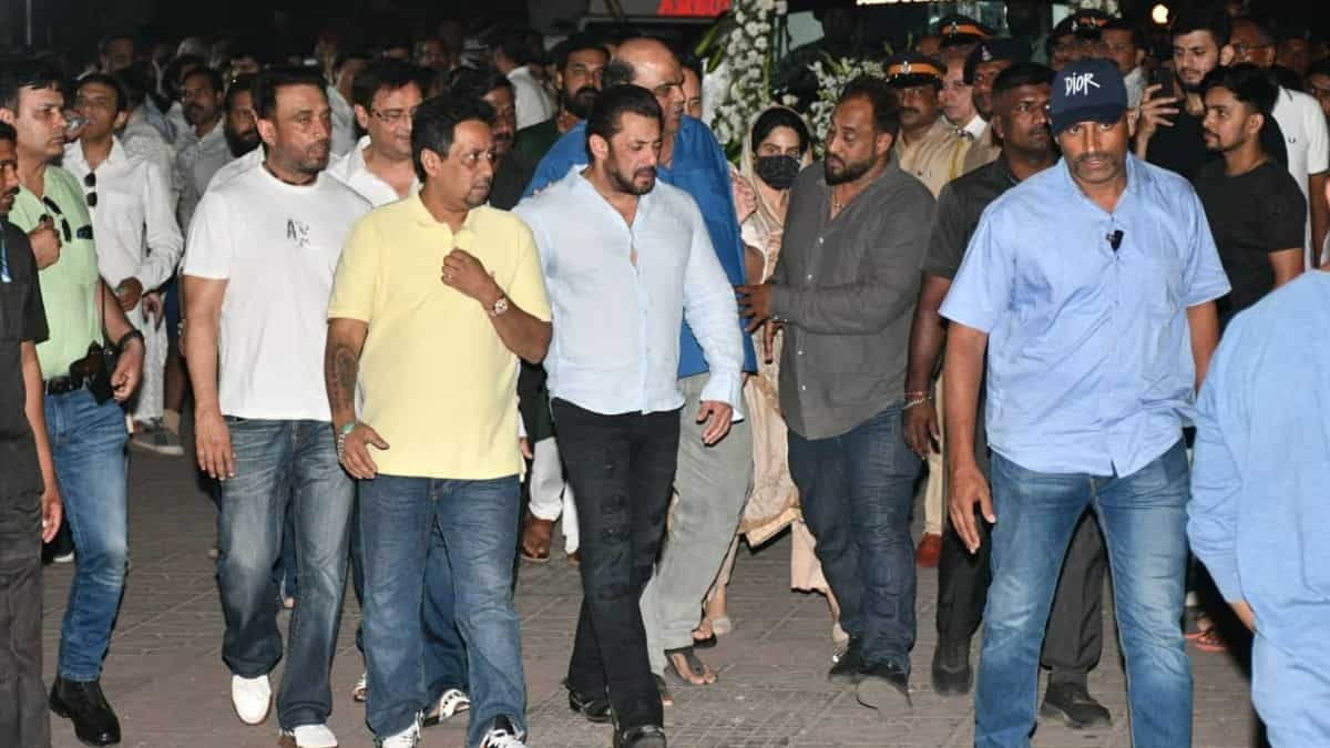 Salman Khan, Ranbir Kapoor, Abhishek Bachchan And Others Bid Adieu To Satish Kaushik - See Pics