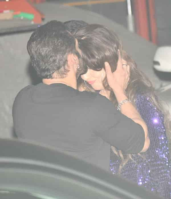 Salman Khan kisses Sangeeta Bijlani at his birthday bash (Courtesy: Manav Manglani)