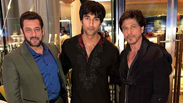 Shah Rukh Khan and Salman Khan pose for an eye-catching photo with Meezaan; young actor shares excitement for Pathaan