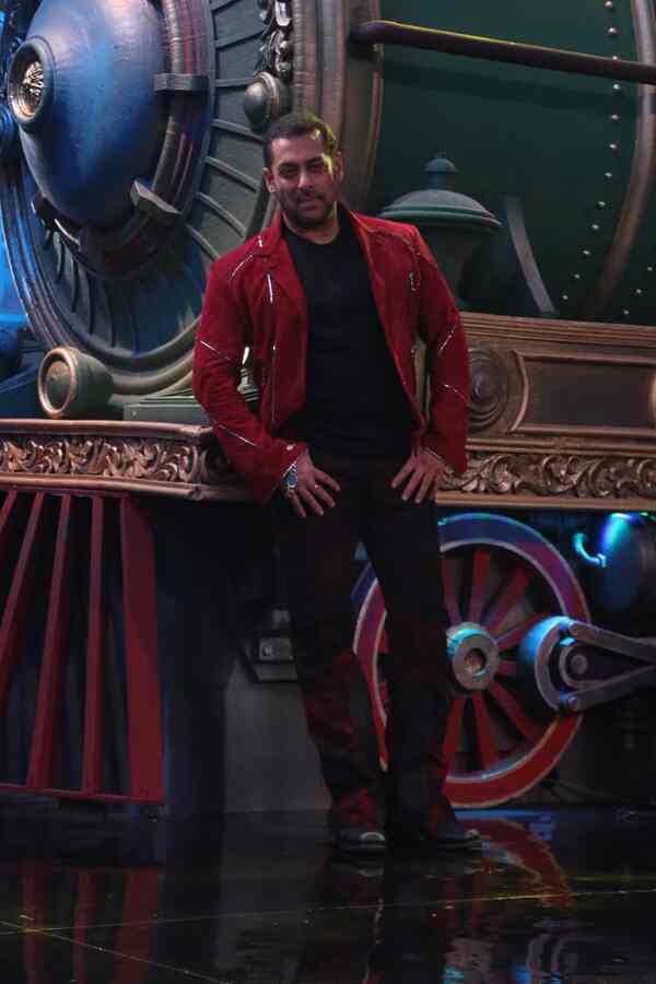 Salman Khan on Bigg Boss 17 set. (Image source: Manav Manglani)