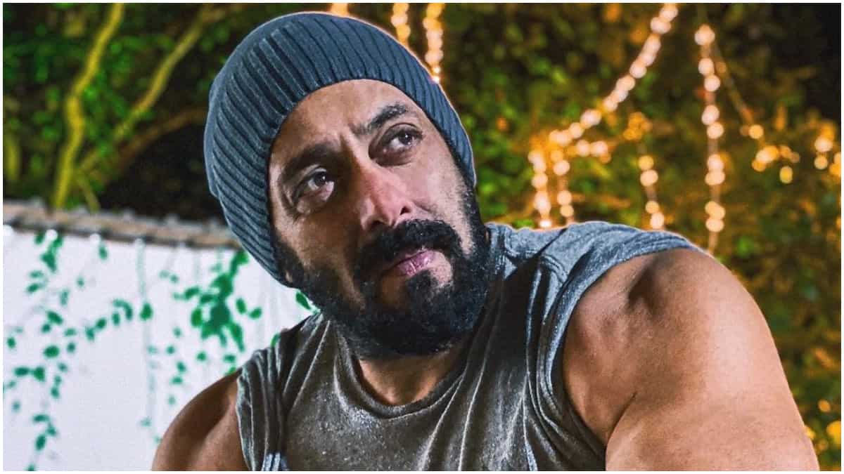 https://www.mobilemasala.com/film-gossip/Heres-what-the-security-at-Salman-Khans-house-looks-like-after-attack-on-Galaxy-Apartments-i254439