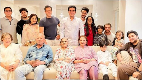 Salman Khan and family celebrate Eid together; pose for a picture