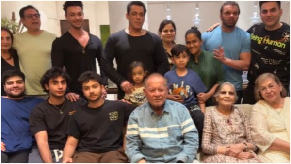 Salman Khan, Sohail, Arbaaz, Arpita, Helen, Salma pose together at family reunion for Salim Khan’s 89th birthday celebration