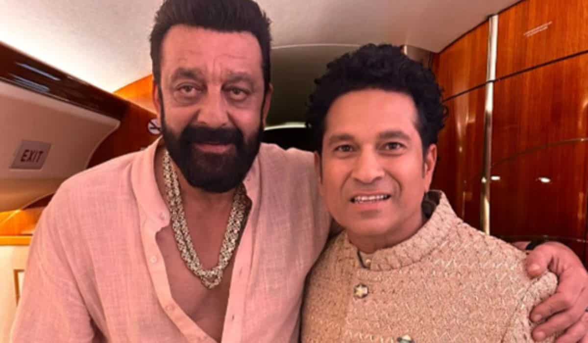 https://www.mobilemasala.com/film-gossip/Sanjay-Dutt-meets-his-real-life-hero-Sachin-Tendulkar-after-a-long-time-says-you-are-a-legend-and-will-always-be-one-i220618