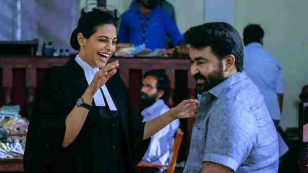 Santhi Mayadevi and Mohanlal on the sets of Drishyam 2