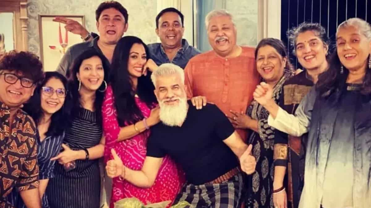 Sarabhai vs Sarabhai reunion - Rupali Ganguly and Ratna Pathak Shah share a warm kiss, know what the cast looks like 20 years later