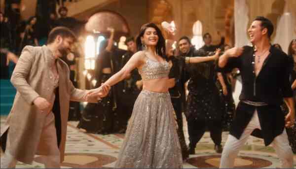 Selfiee song Deewaane: Emraan Hashmi in a dream sequence with Akshay Kumar and Jacqueline Fernandez