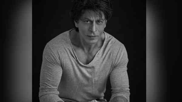 Shah Rukh Khan's manager Pooja Dadlani posts a monochrome picture of the actor, fans go gaga over the stylish still