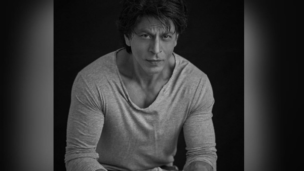 Shah Rukh Khan's manager Pooja Dadlani posts a monochrome picture of the actor, fans go gaga over the stylish still