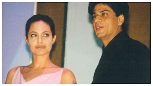 Viral: Shah Rukh Khan & Angelina Jolie's 20 years old video sharing stage will make you go WOW!