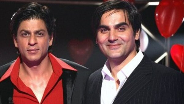 Shah Rukh Khan faces the wrath of Arbaaz Khan for his hosting skills; the latter says 'people must have found him fake'
