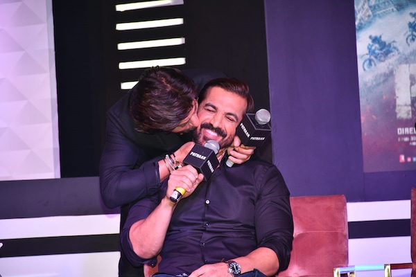 Shah Rukh Khan kisses John Abraham at Pathaan success event (Courtesy: Manav Manglani)