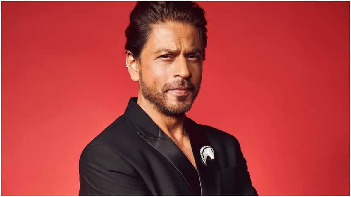 https://www.mobilemasala.com/film-gossip/Shah-Rukh-Khan-reveals-sleeping-at-5-in-the-morning-heres-when-he-wakes-up-i291045