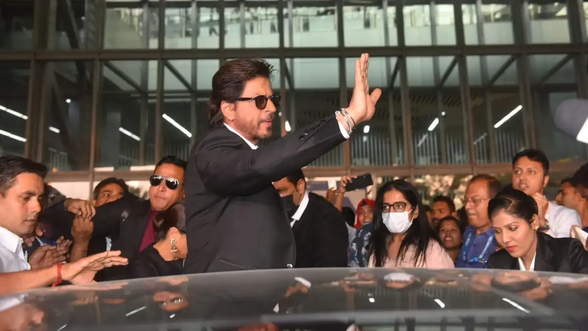 Shah Rukh Khan wins hearts at Kolkata International Film Festival
