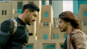 What is the connection between Shah Rukh Khan, Pathaan and Tom Cruise? We reveal… What is the connection between Shah Rukh Khan, Pathaan and Tom Cruise? We reveal…