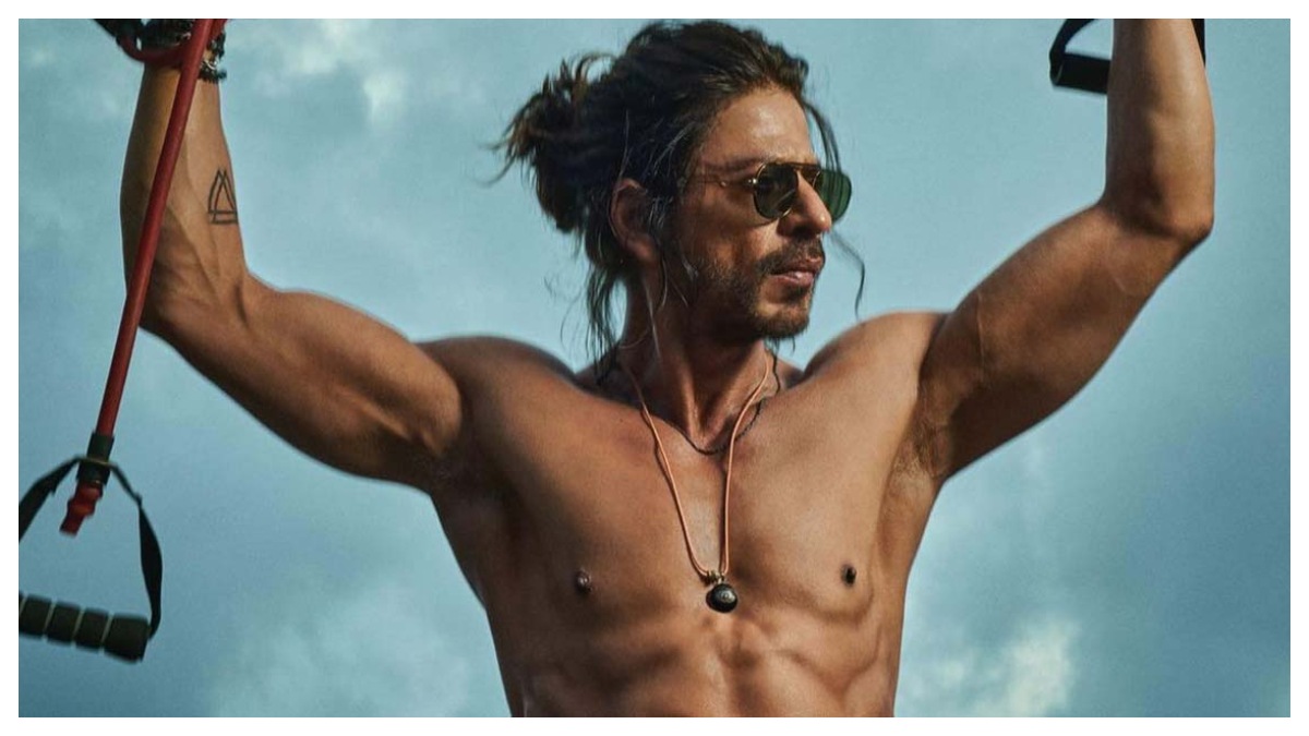 #AskSRK: Shah Rukh Khan gives a hilarious reply to a fan who asks him about Pathaan trailer