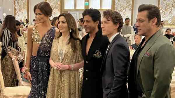 Viral Photo: Shah Rukh Khan and Salman Khan pose with Tom Holland and Zendaya, making for a cherished memory