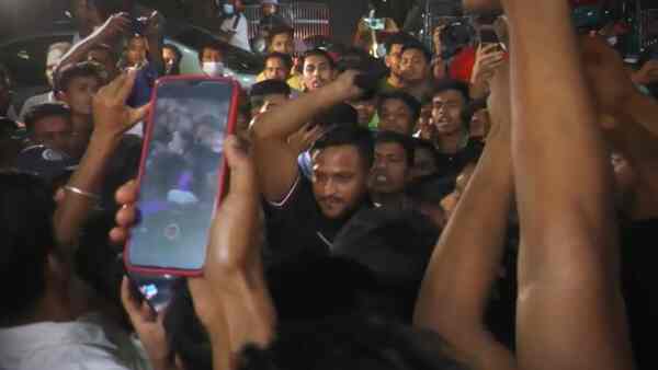 Video of Shakib Al Hasan beating fan ruthlessly with cap goes viral - Watch