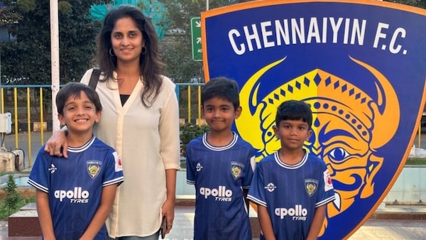 Shalini's picture with son Aadhvik at ISL takes the internet by storm