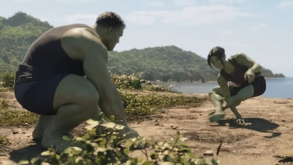 She-Hulk: Attorney at Law clip: Mark Ruffalo as Hulk tries to teach some yoga postures to Tatiana Maslany's Jennifer Walters