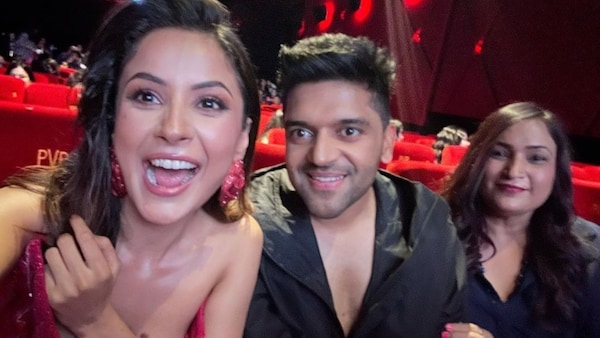 BFF or lover? Netizens root for Guru Randhawa-Shehnaaz Gill as he sits with her family to watch Thank You For Coming