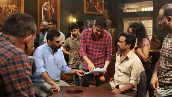 Deepu Anthikad with Biju Menon and Guru Somasundaram on the sets of Nalaam Mura