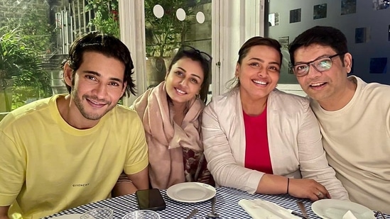 Shilpa Shirodkar with family