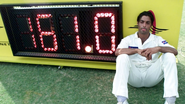 Top 10 fastest bowlers in the history of international cricket