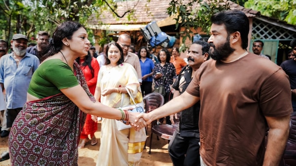 Shobana and Mohanlal at L360 location