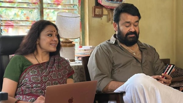 Thudarum stars Mohanlal and Shobana share a ‘gupshup’ moment on sets; Internet is in love