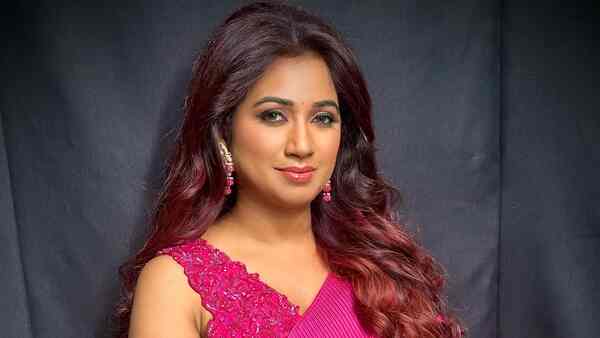 RG Kar incident: Shreya Ghoshal registers her protest with a song at a Kolkata gig