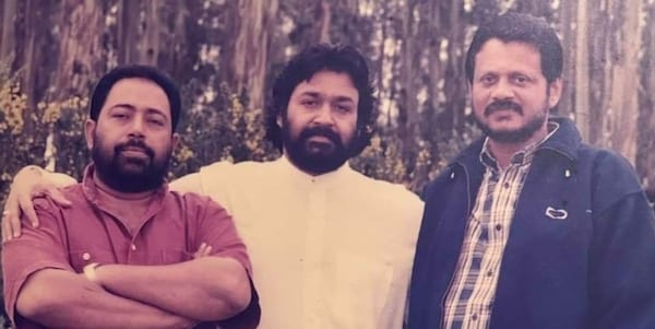 Sibi Malayil, Mohanlal, and Siyad Koker on the sets of Devadoothan.