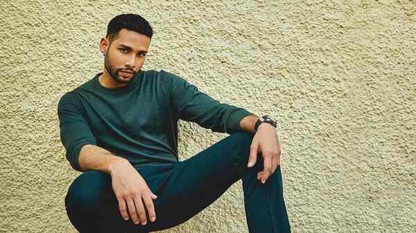 Watch Gehraiyaan star Siddhant Chaturvedi thank his landlady, ex-partner and even pet cat in this heartfelt video