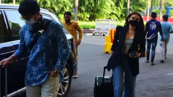 After birthday selfie, Siddharth and Aditi Rao Hydari spotted together at the airport
