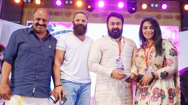 Siddique, Jayasurya, Mohanlal and Shweta Menon