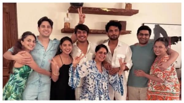 Sidharth Malhotra-Kiara Advani enjoy their Goa vacation wrapped in each other's arms, picture goes viral