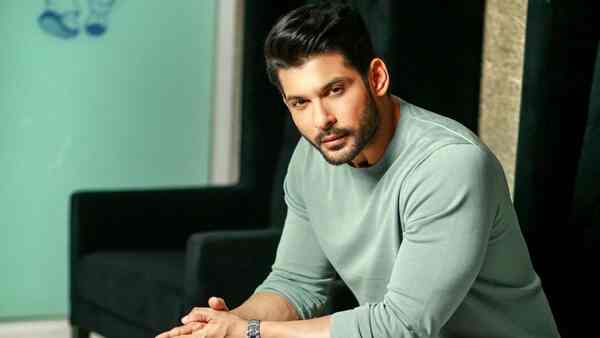 Late Sidharth Shukla bags most popular male actor in web originals at Screen XX 2021 awards